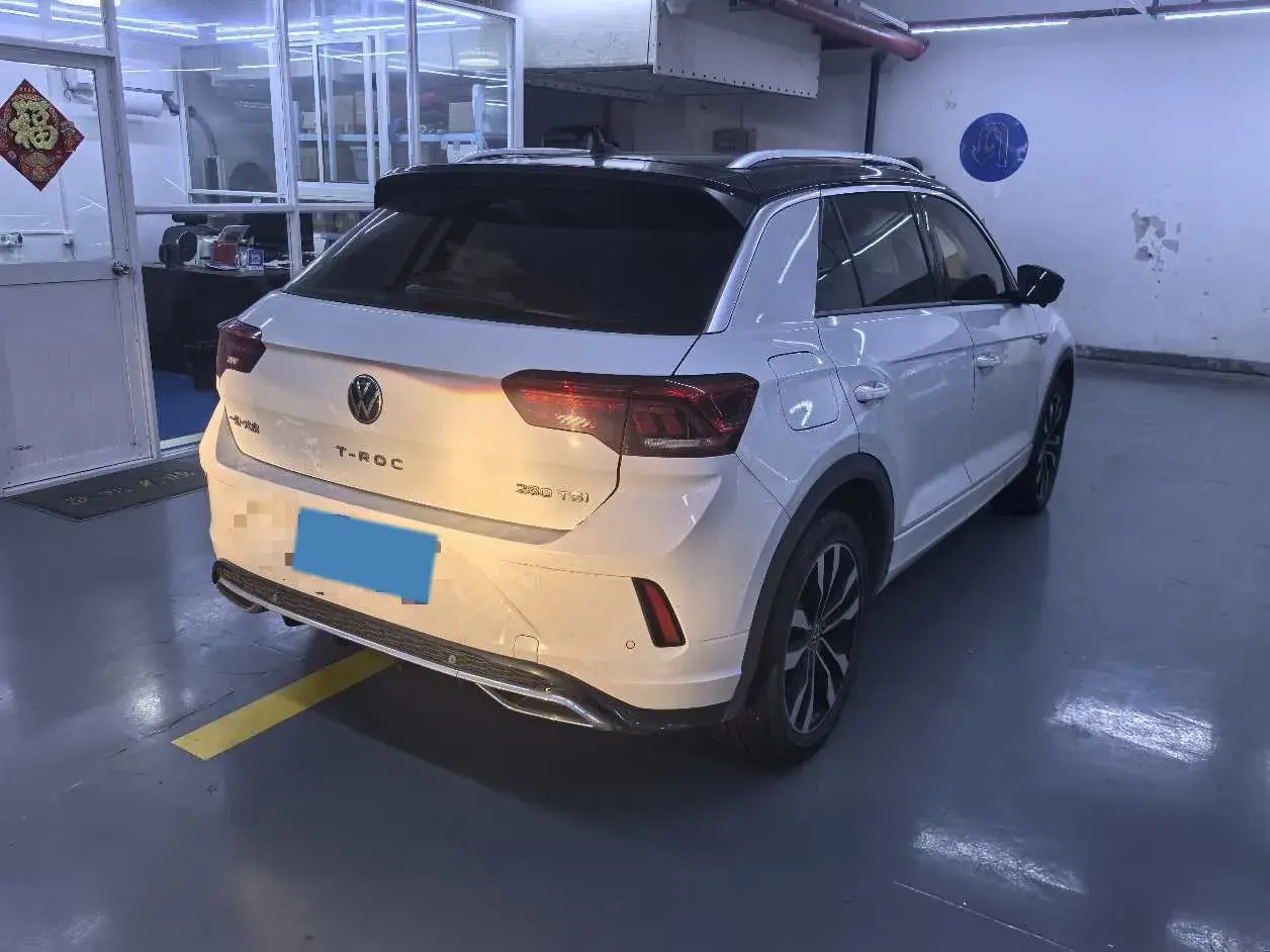 2021 VOLKSWAGEN T-ROC thumbnail 3