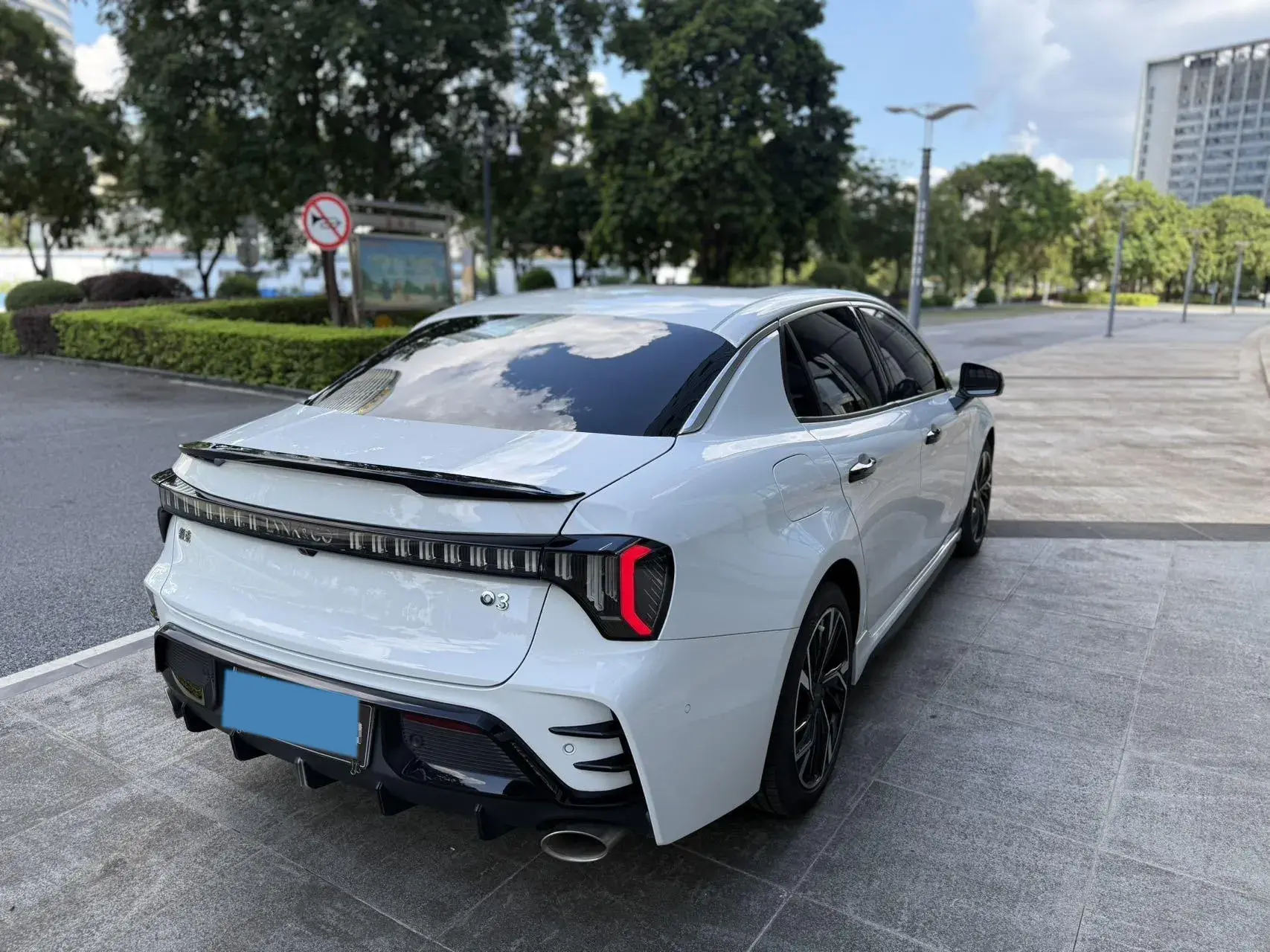 2023 LYNK&CO 03 thumbnail 4