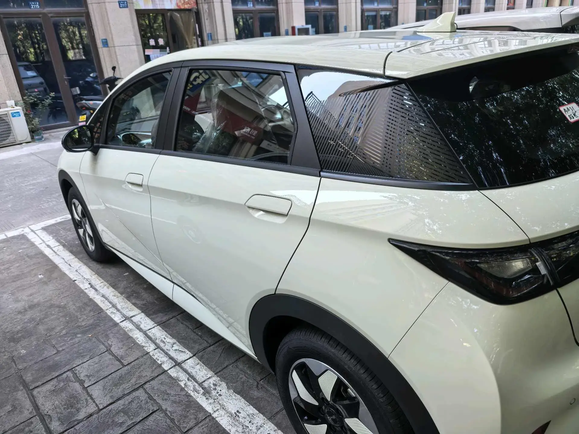 2025 BYD DOLPHIN thumbnail 2