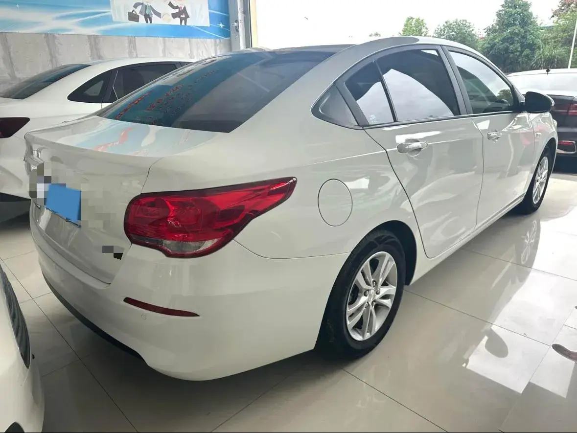 2019 CHEVROLET CAVALIER thumbnail 3