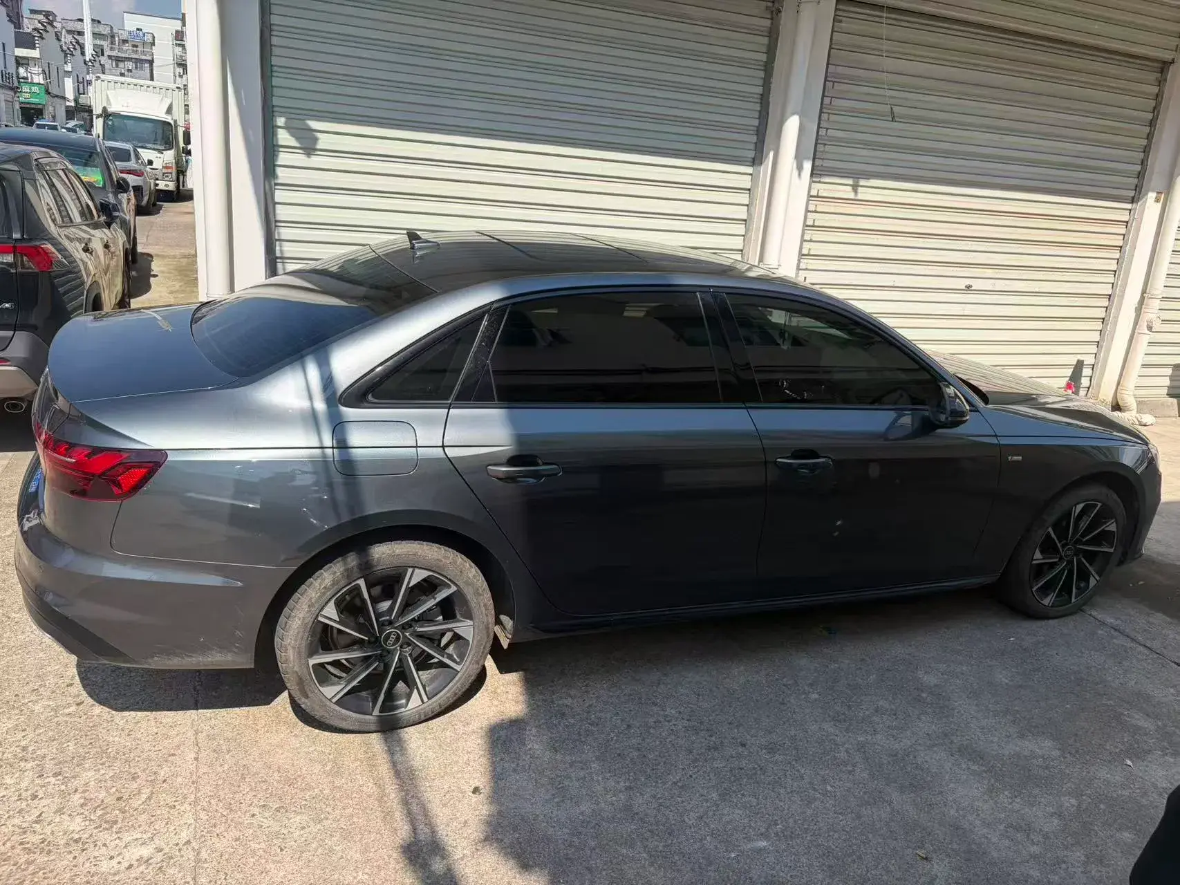 2023 AUDI A4L thumbnail 3