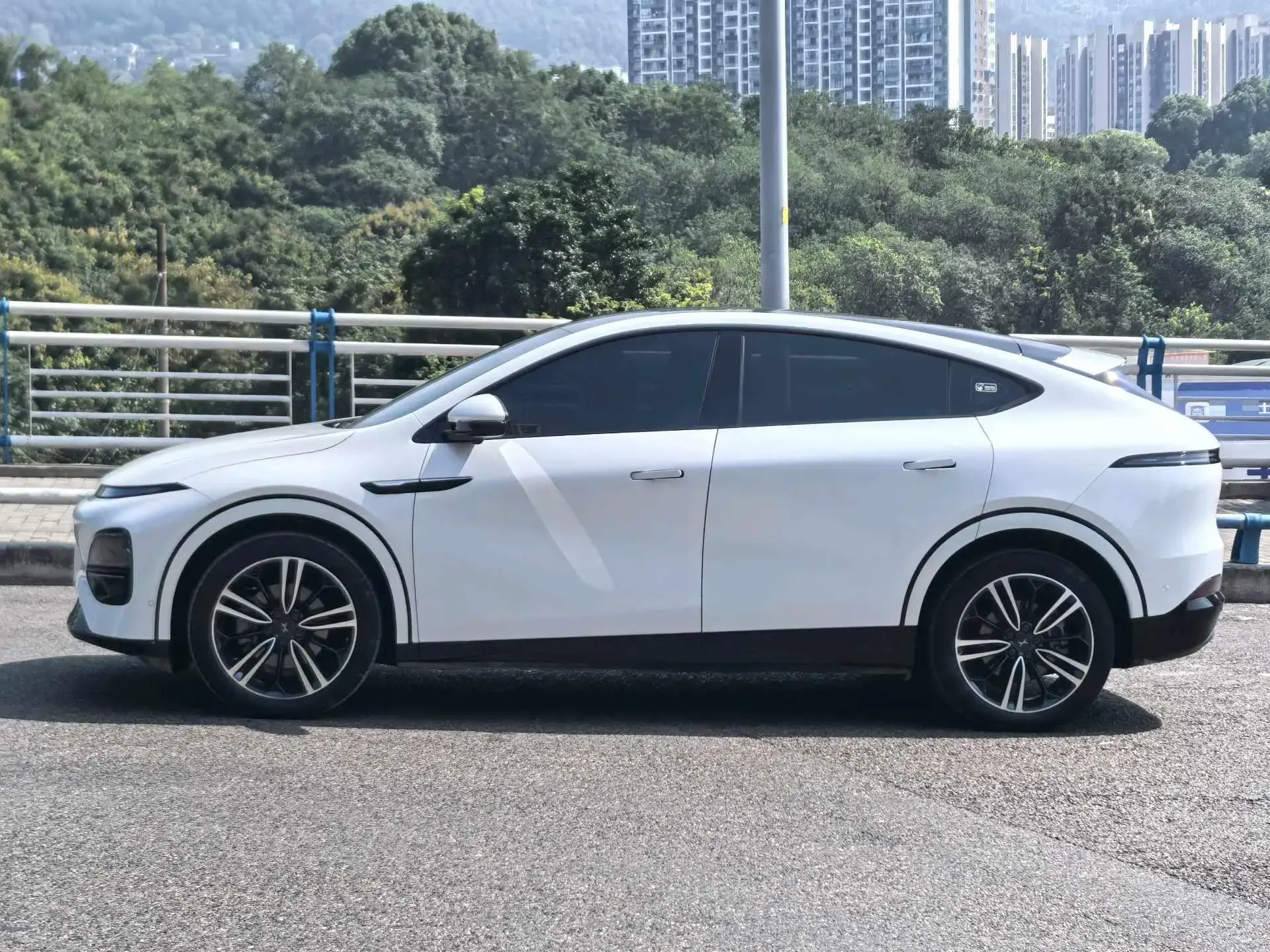 2023 XPENG G6 thumbnail 3