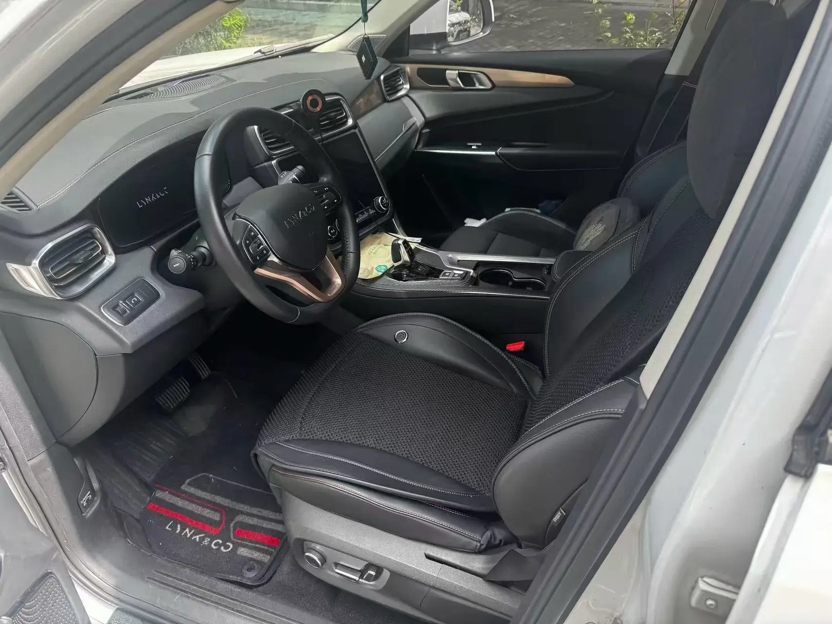 2018 LYNK&CO 01 thumbnail 2