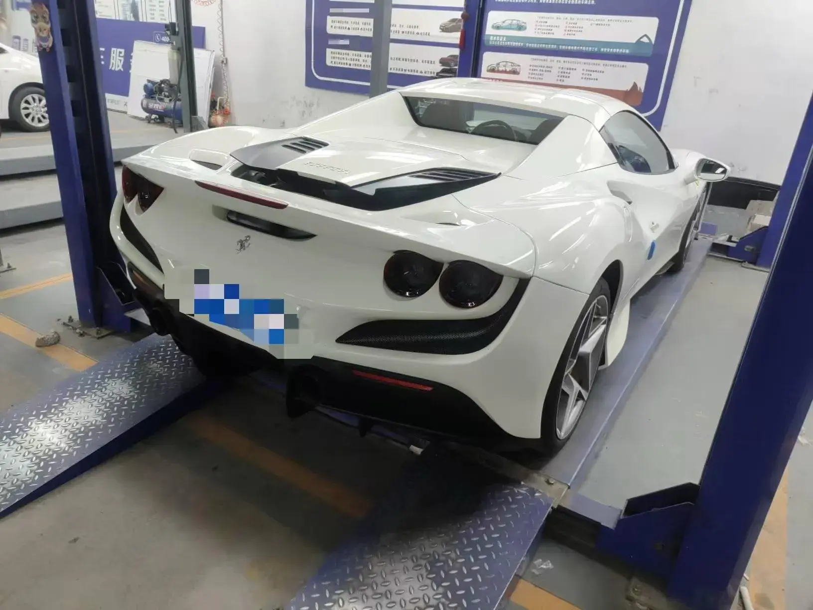 2020 FERRARI F8 thumbnail 2