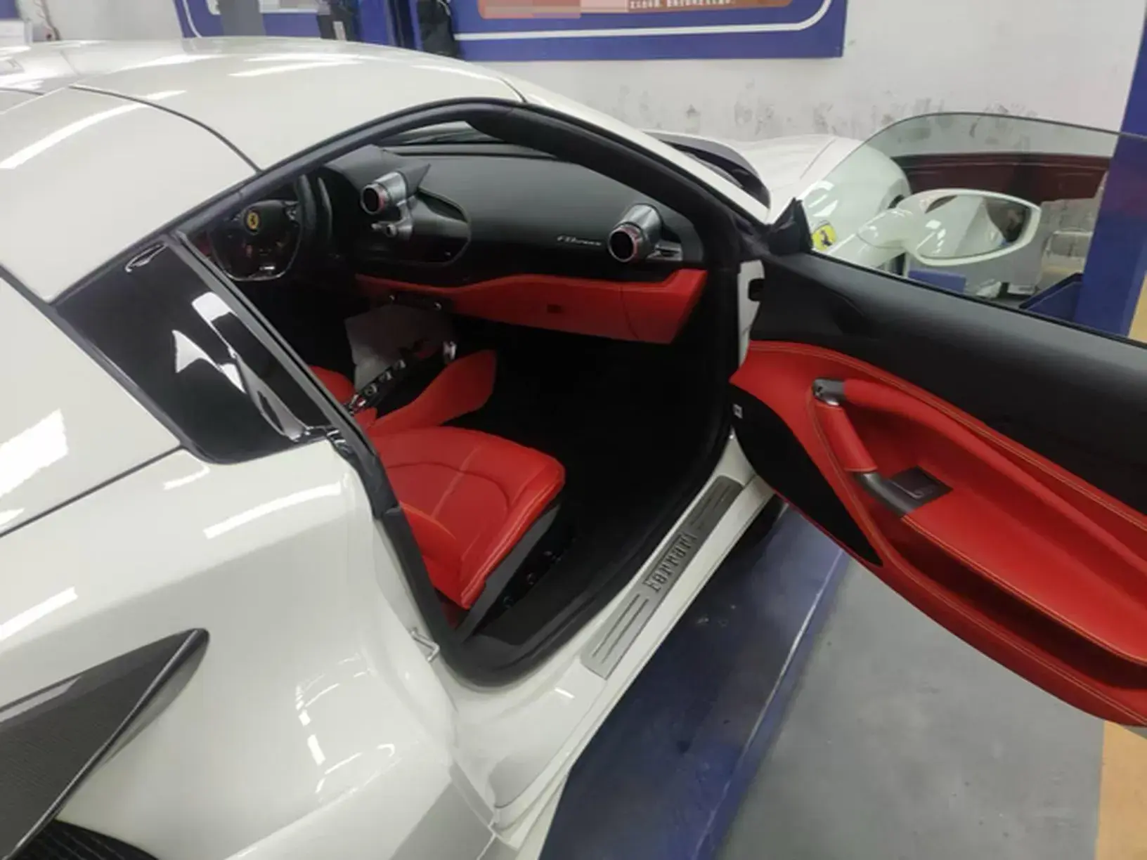 2020 FERRARI F8 thumbnail 4