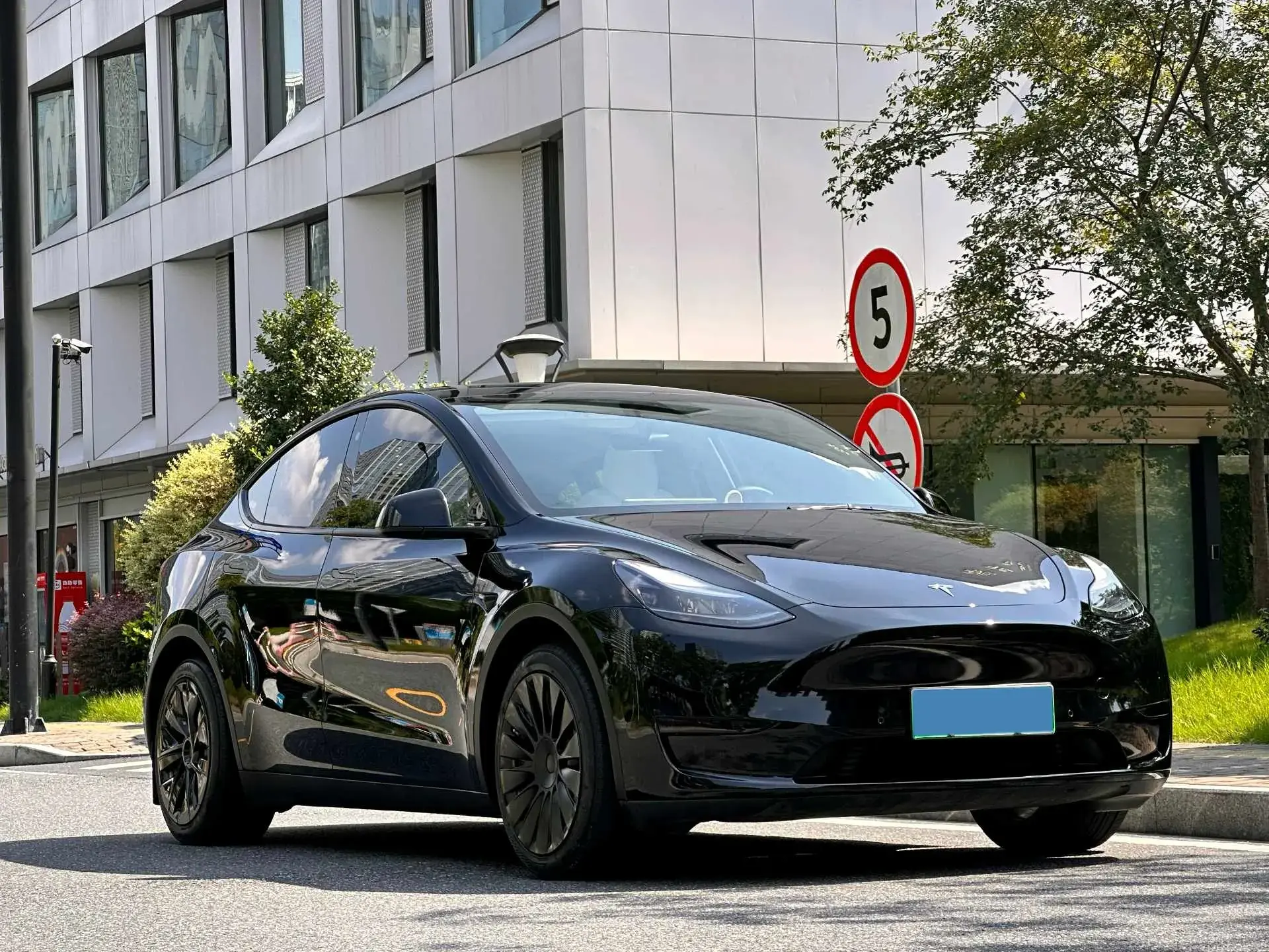 2022 TESLA MODEL thumbnail 3