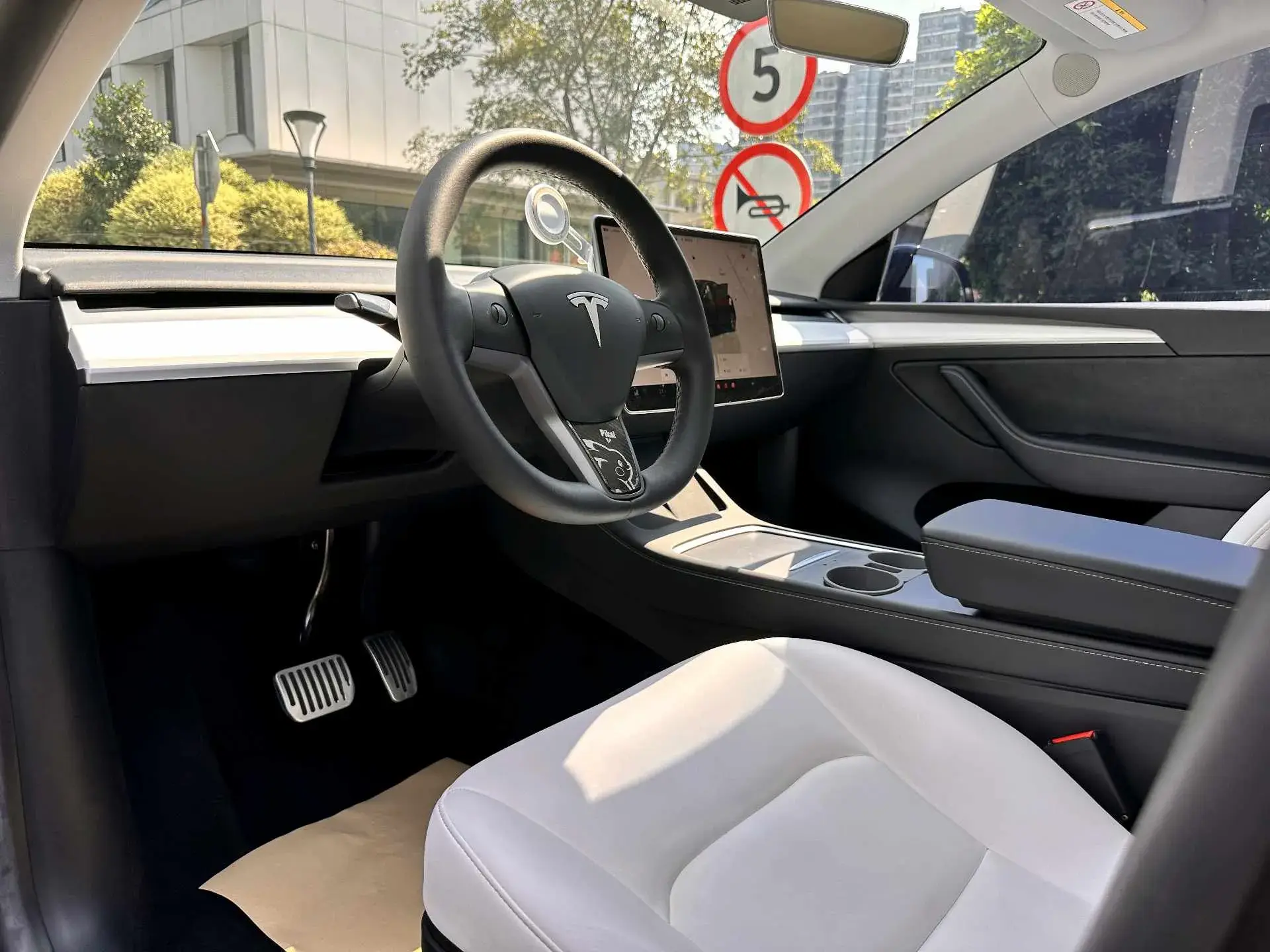 2022 TESLA MODEL thumbnail 4