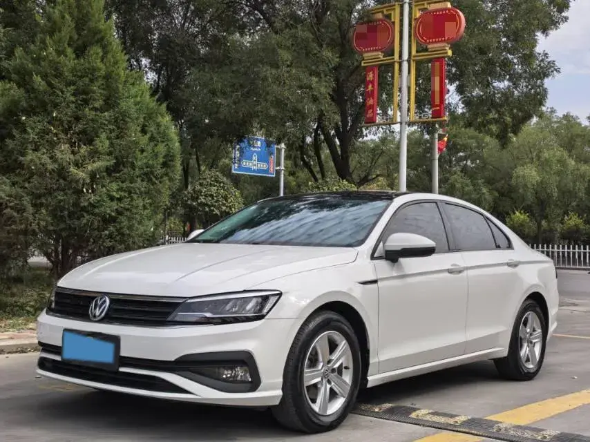 2021 VOLKSWAGEN LAMANDO view 1