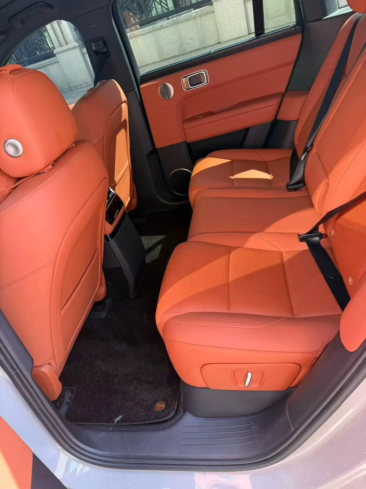 2025 LI L6 thumbnail 4