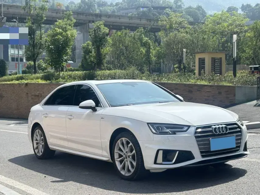 2019 AUDI A4L thumbnail 3