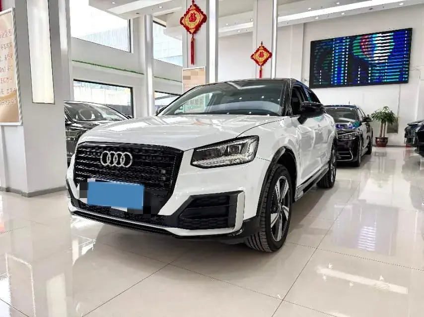 2021 AUDI Q2L view 1