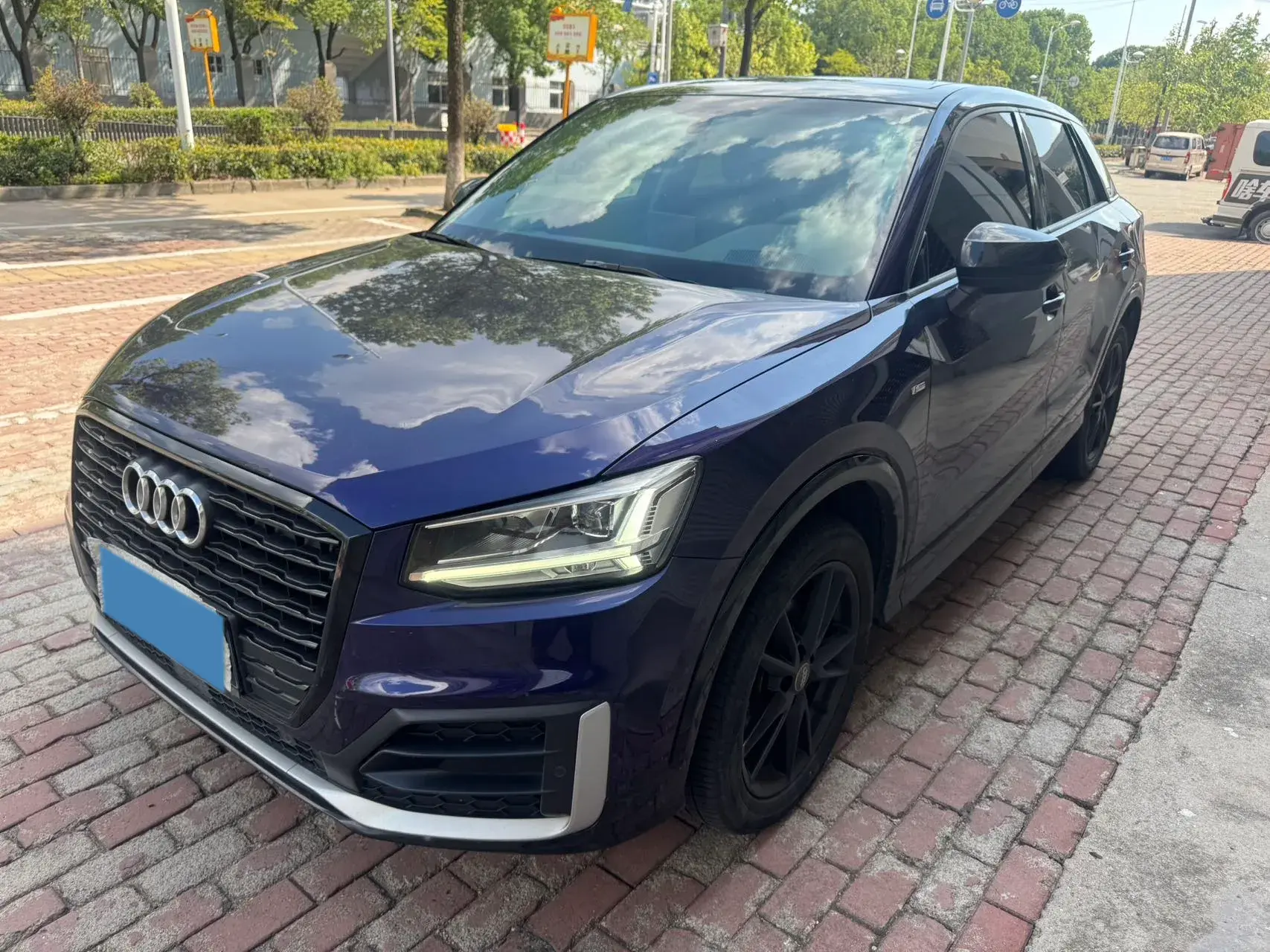 2020 AUDI Q2L view 1