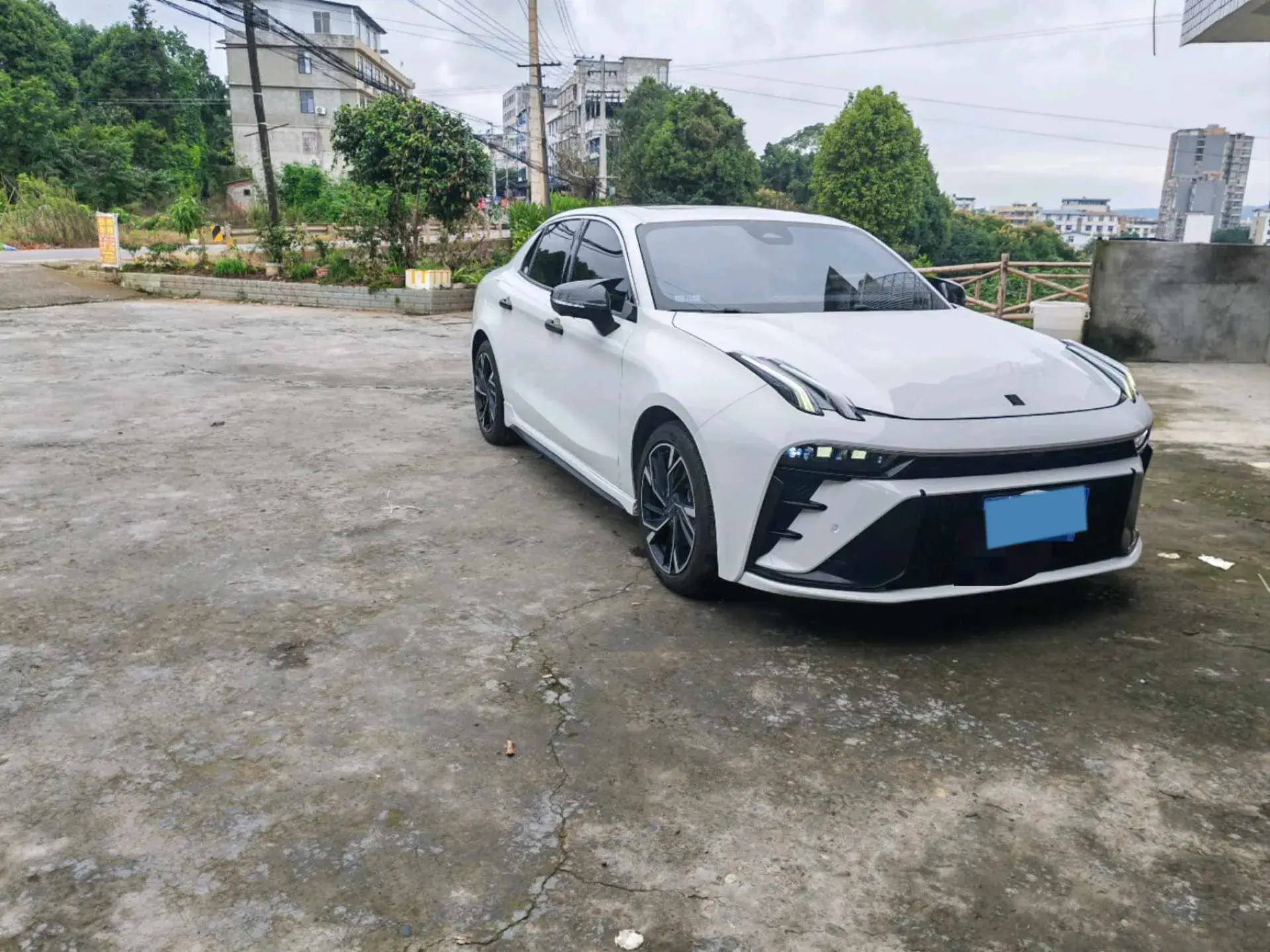 2023 LYNK&CO 03 thumbnail 2