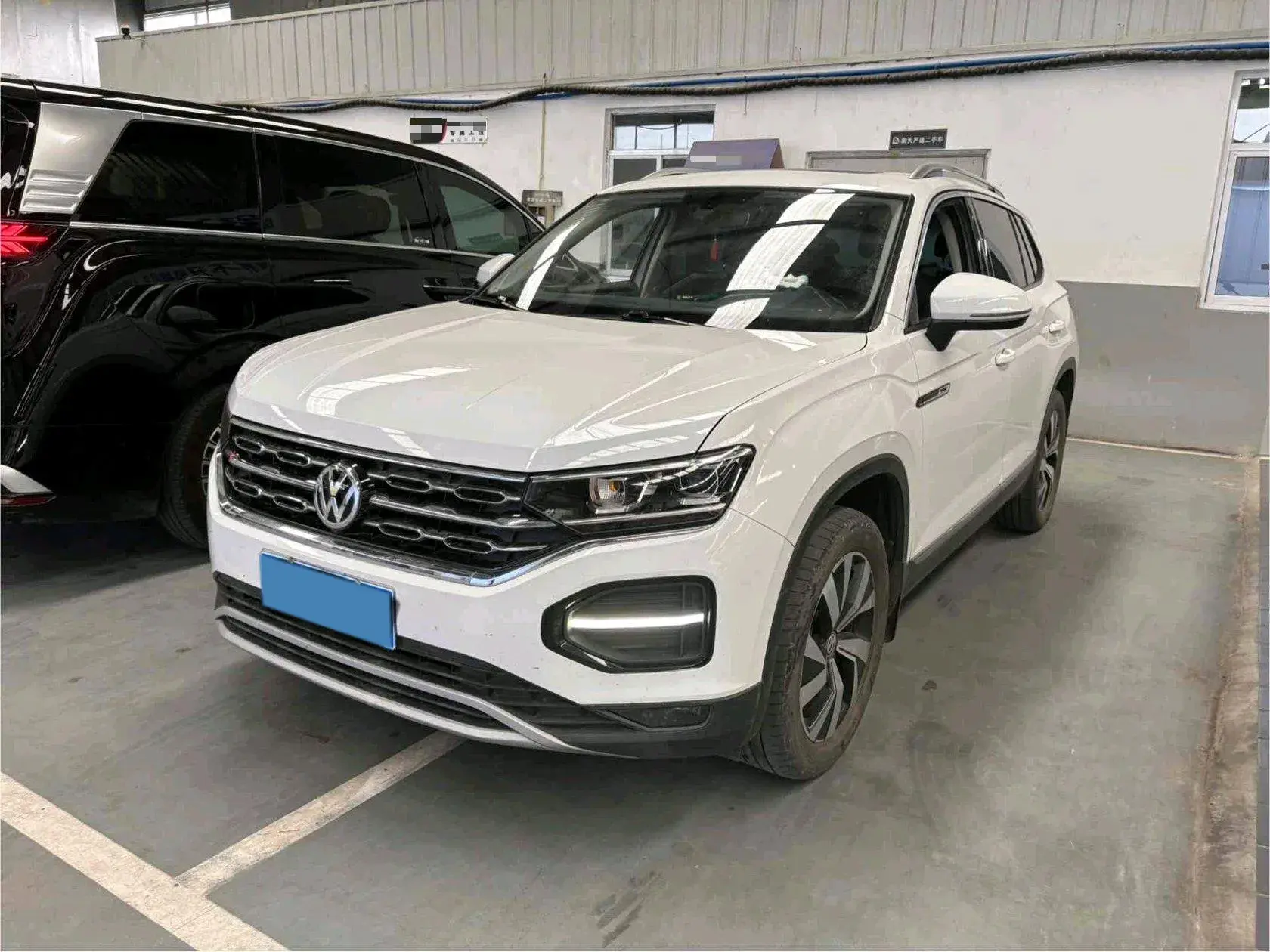 2020 VOLKSWAGEN TAYRON view 1