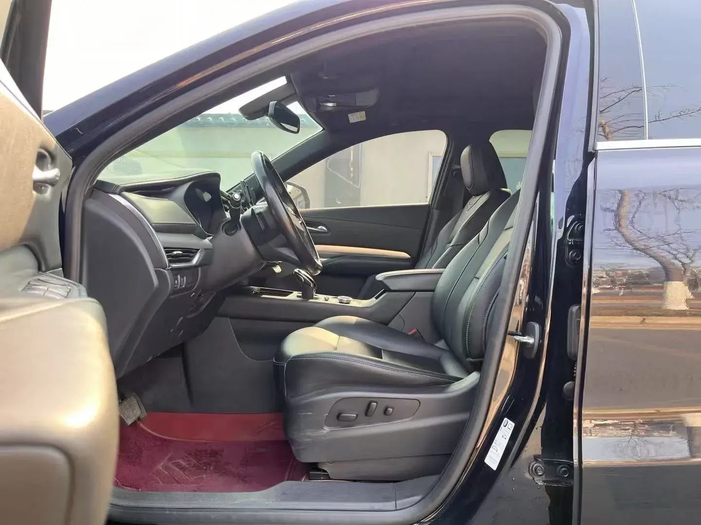 2021 CADILLAC XT4 thumbnail 4