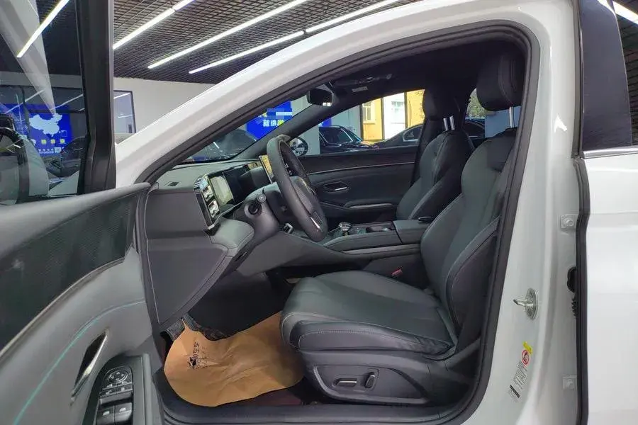 2024 BYD QINL thumbnail 4