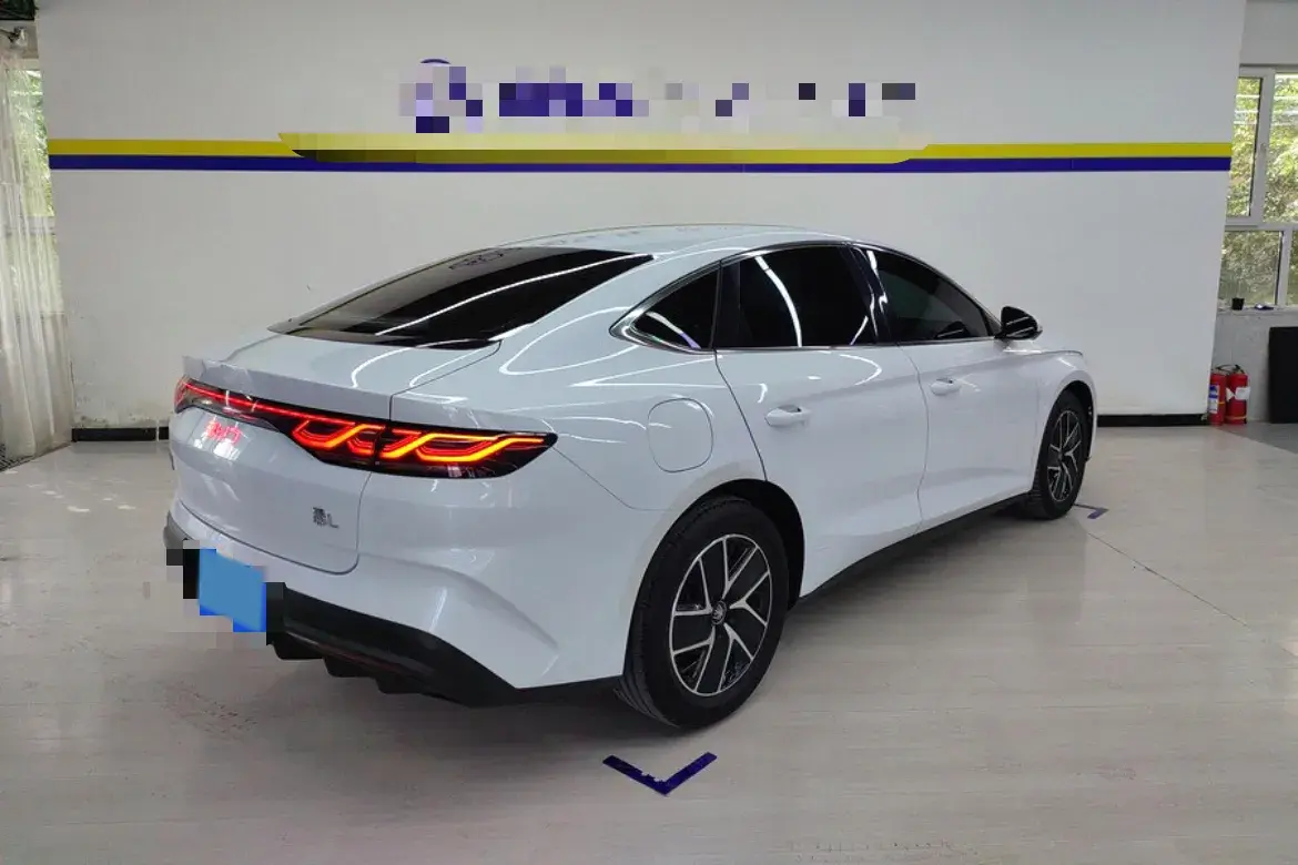 2024 BYD QINL thumbnail 2