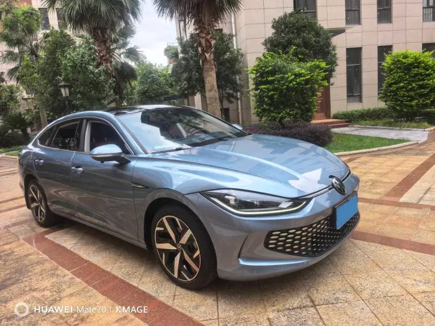 2023 VOLKSWAGEN LAMANDO thumbnail 3