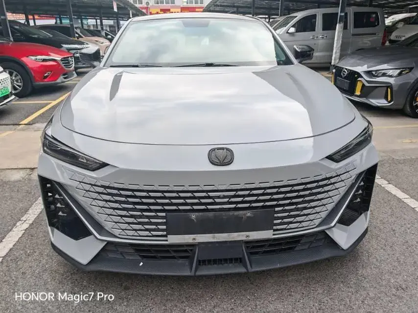 2022 CHANGAN UNI-V thumbnail 2