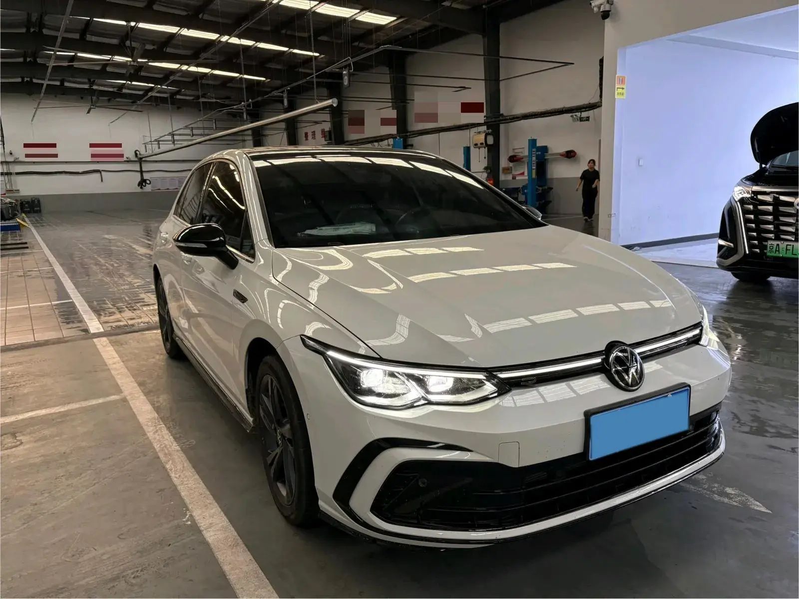 2023 VOLKSWAGEN GOLF thumbnail 3
