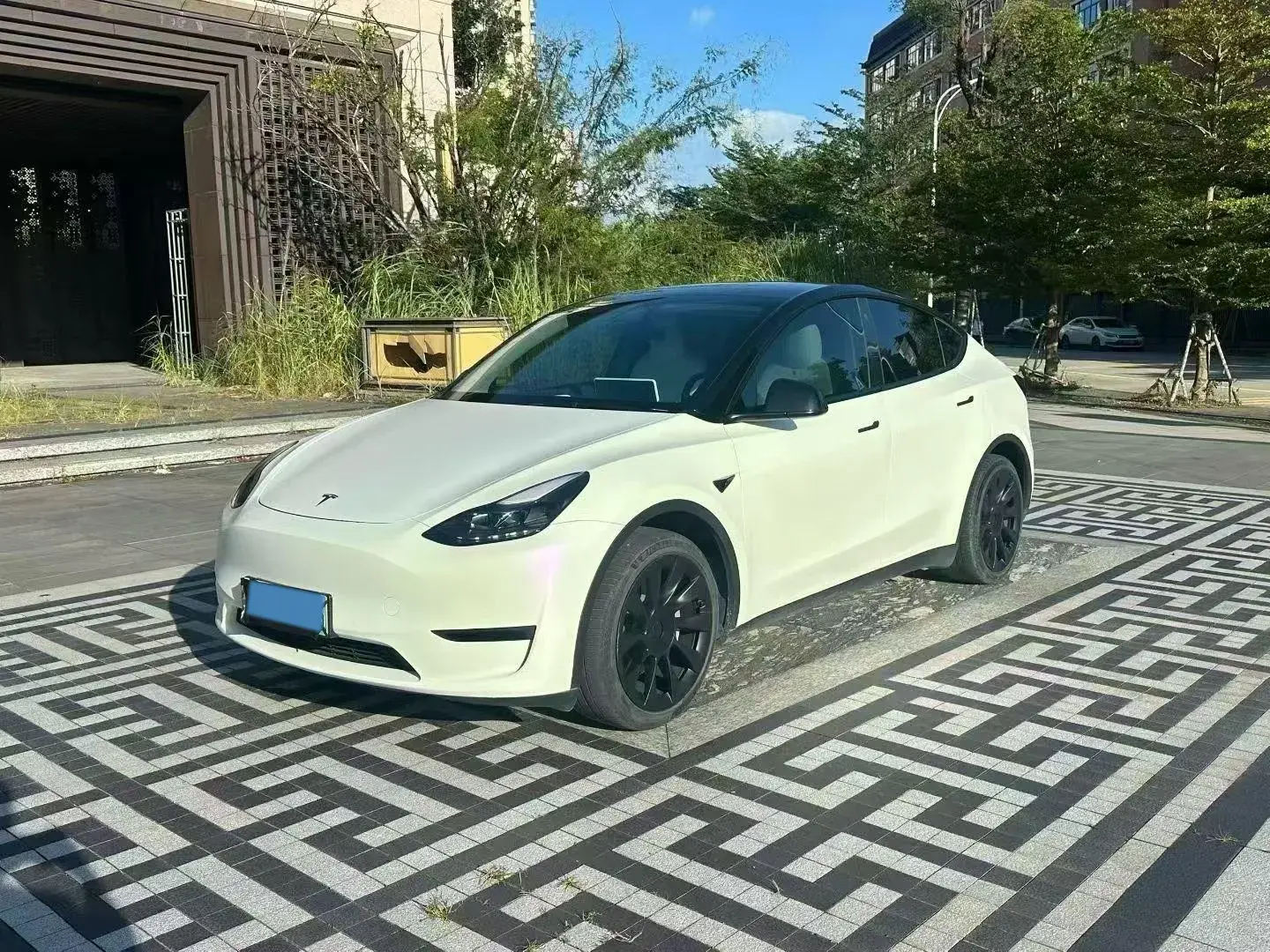 2022 TESLA MODEL view 1