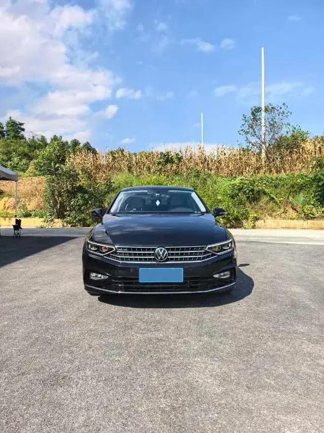 2023 VOLKSWAGEN MAGOTAN thumbnail 2