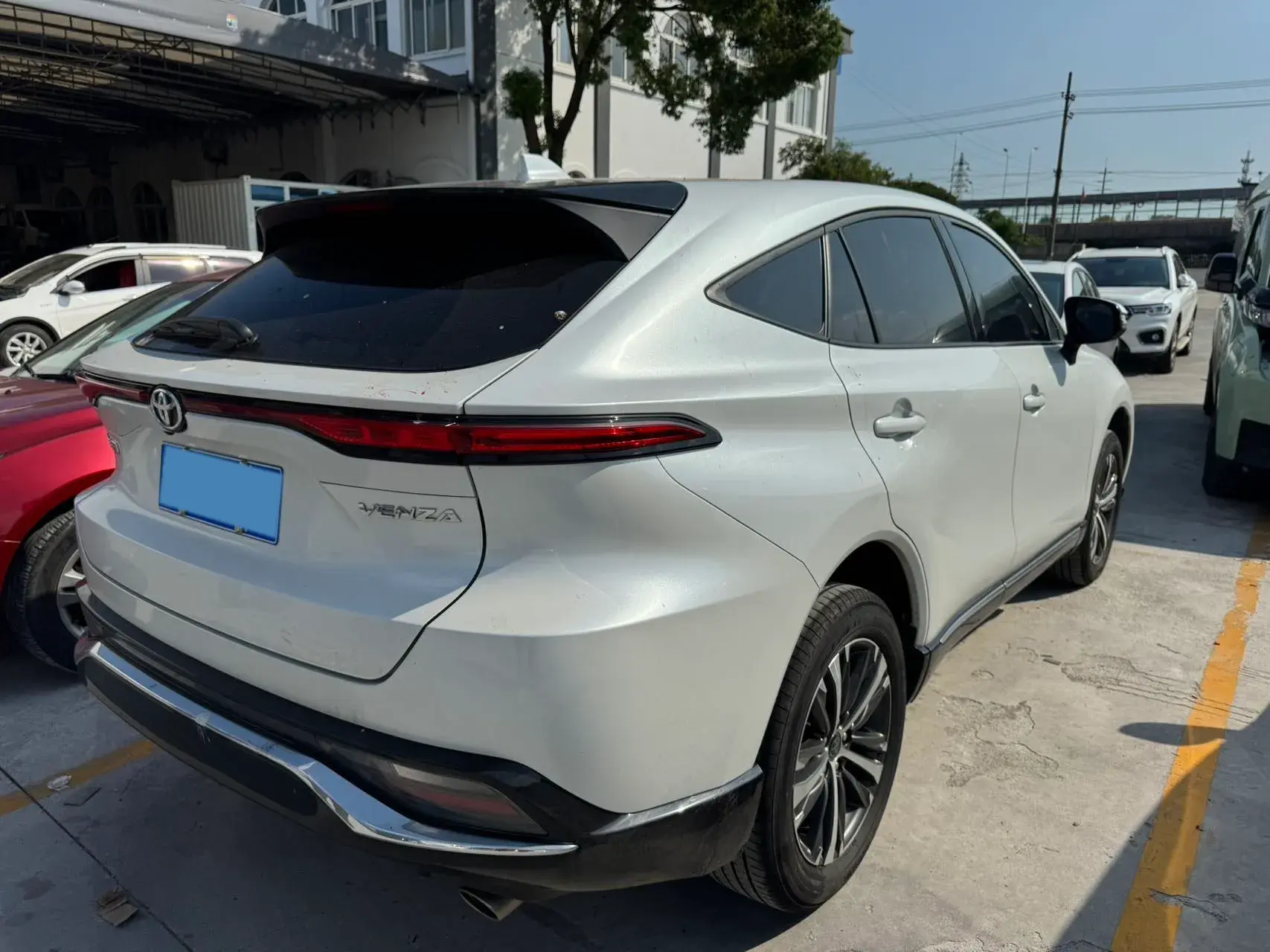 2023 TOYOTA VENZA thumbnail 4