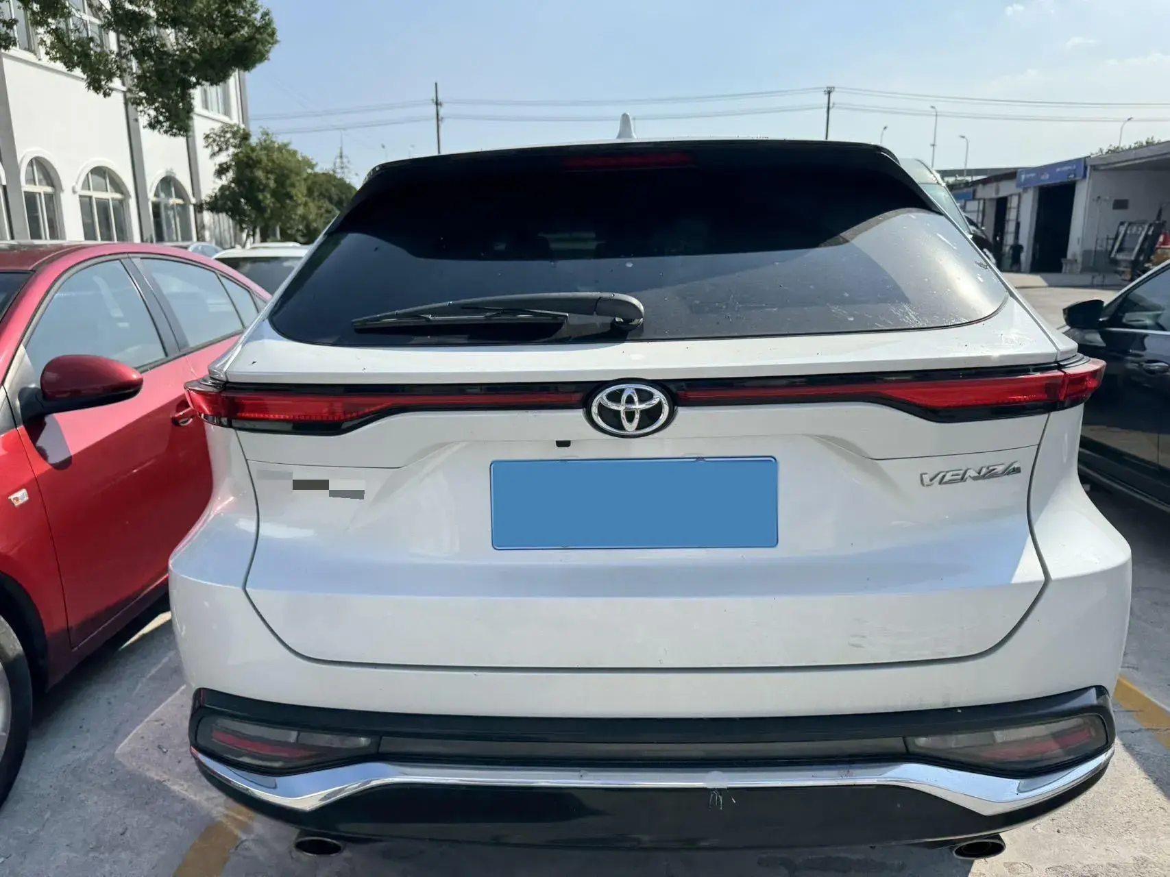 2023 TOYOTA VENZA thumbnail 3