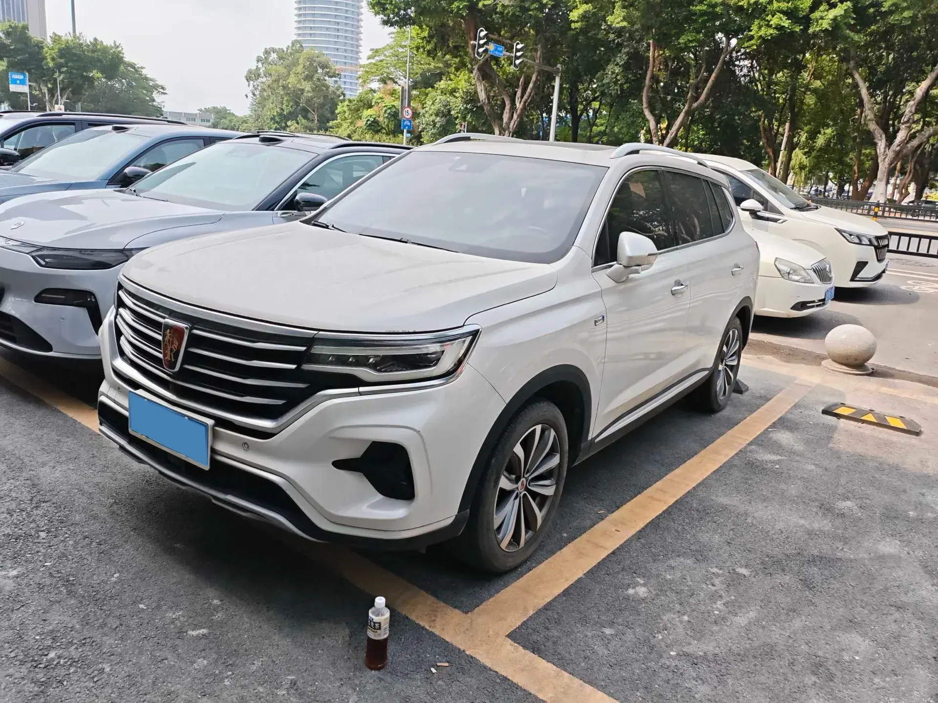 2020 ROEWE I6 view 1