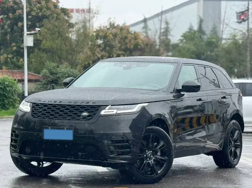 2023 LAND ROVER view 1