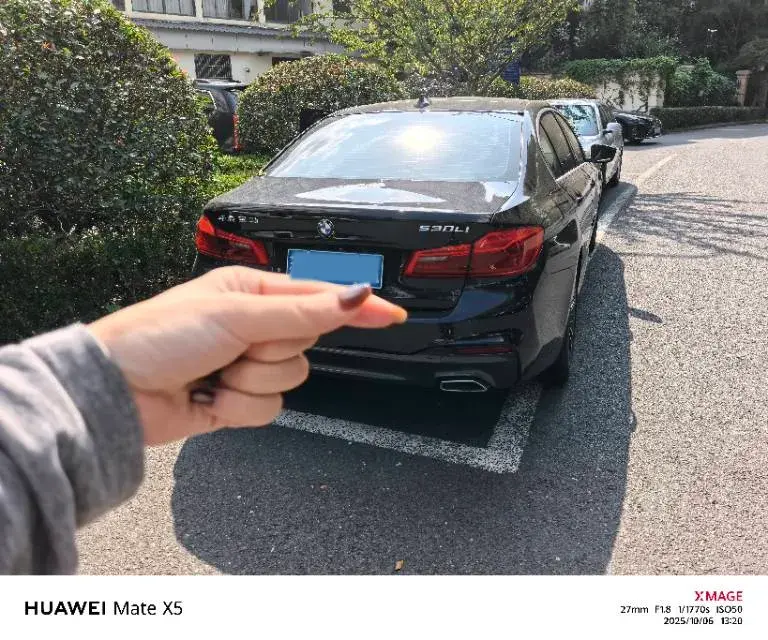 2020 BMW 5 thumbnail 2