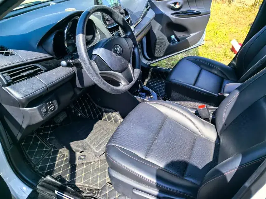 2020 TOYOTA YARIS thumbnail 4