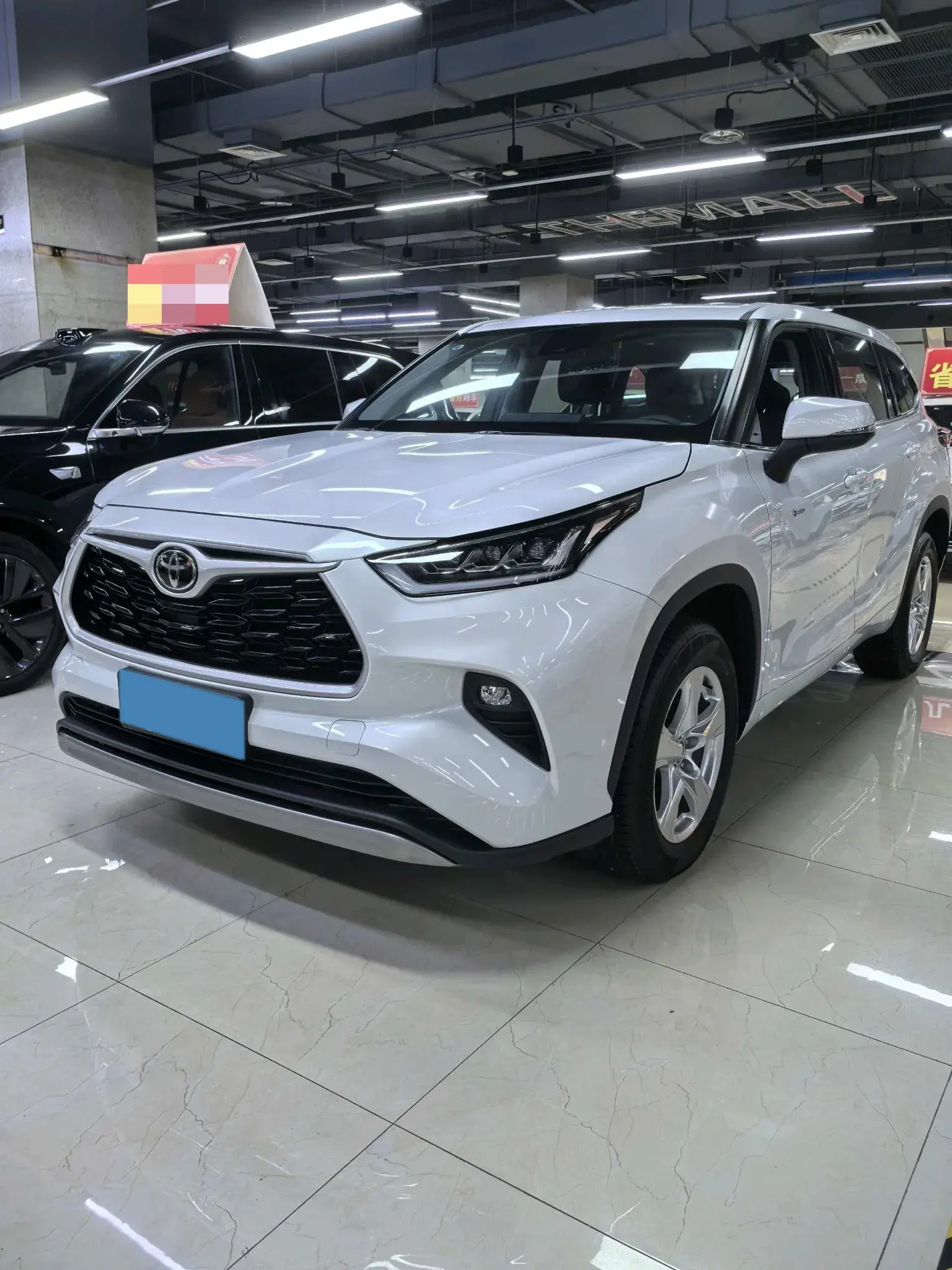 2024 TOYOTA HIGHLANDER view 1