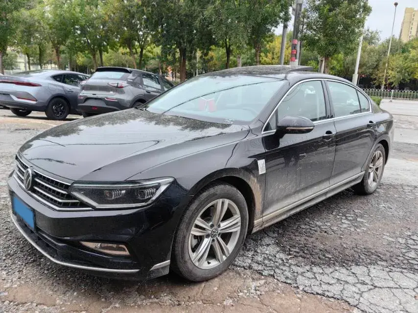 2023 VOLKSWAGEN MAGOTAN view 1