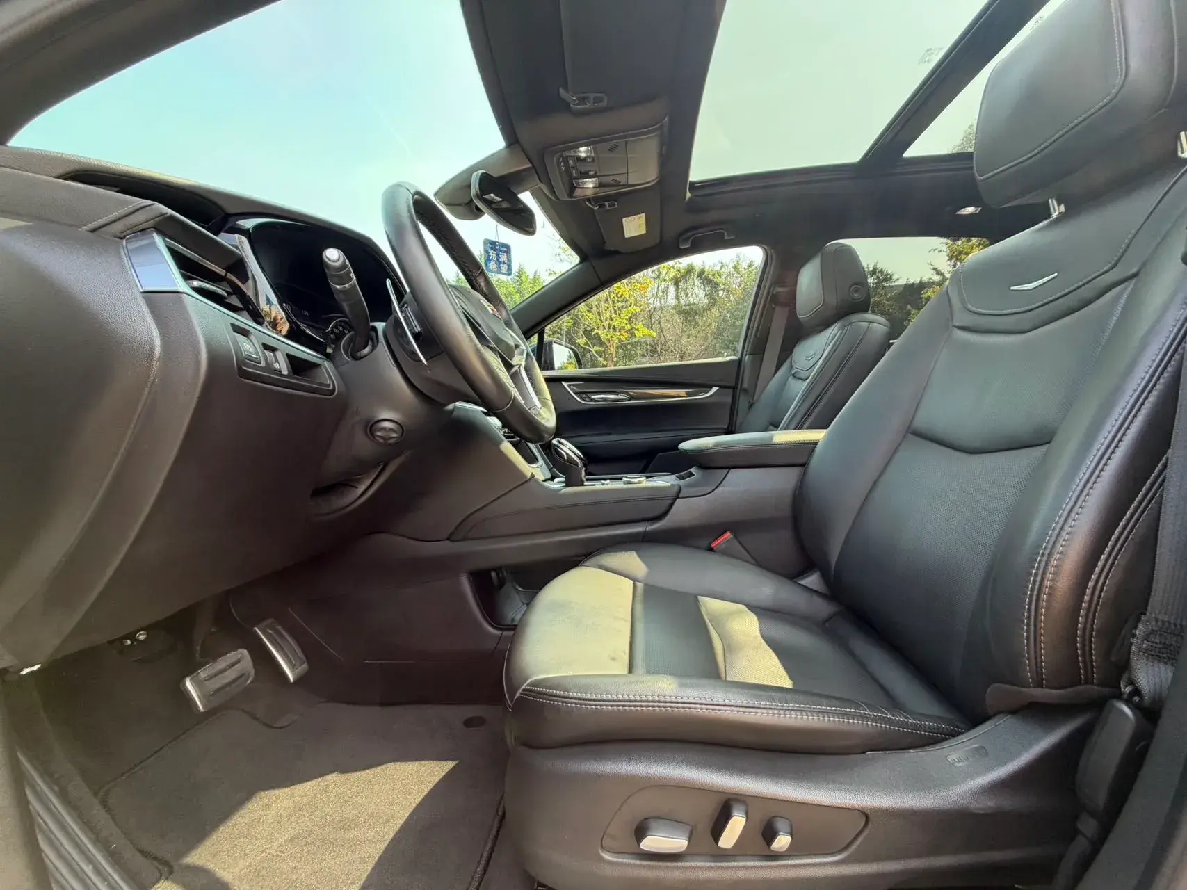 2022 CADILLAC XT5 thumbnail 4