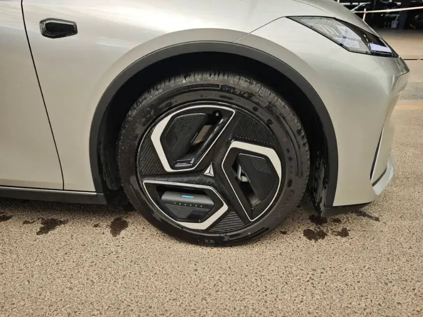 2025 DEEPAL L07 thumbnail 4