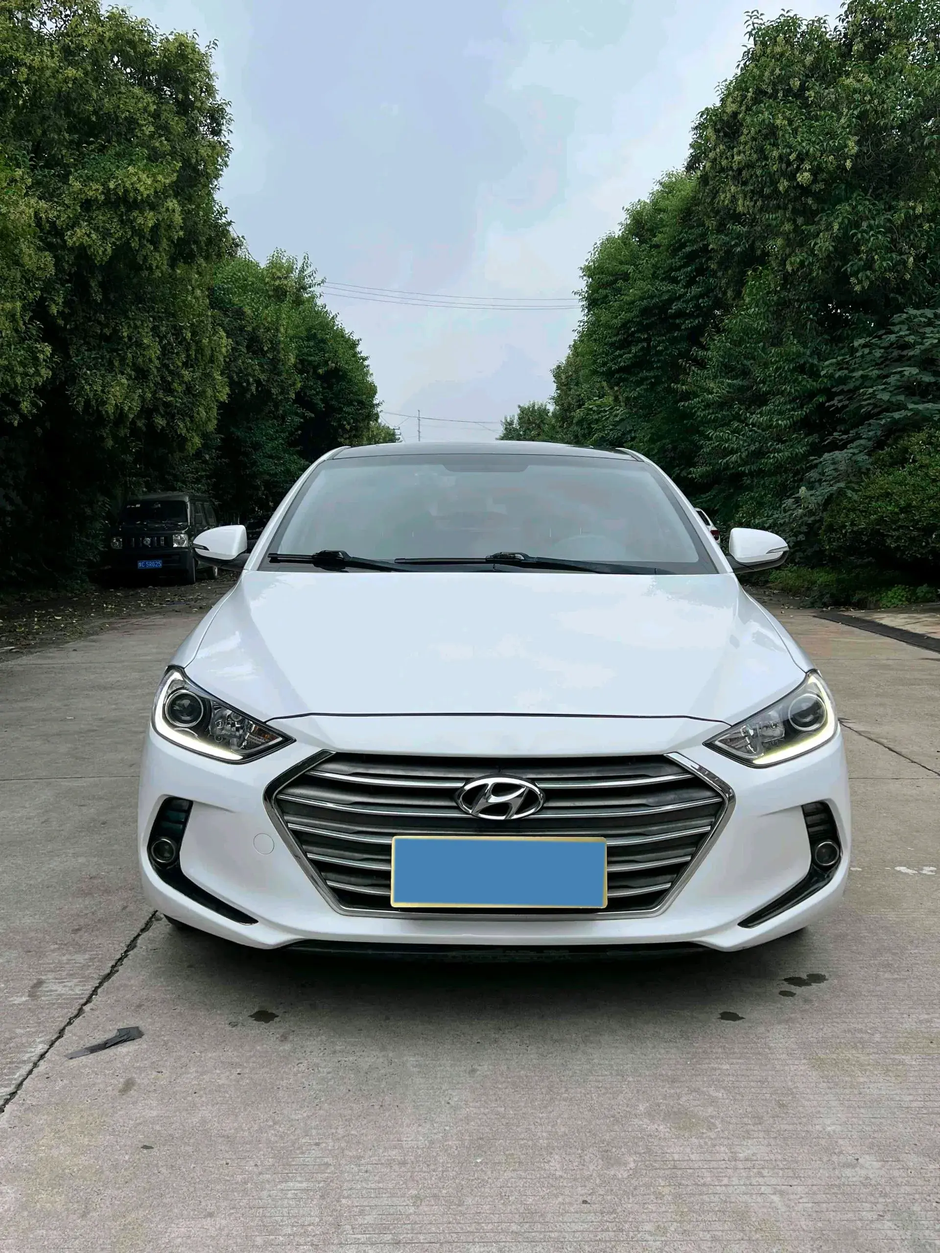 2018 HYUNDAI ELANTRA thumbnail 3