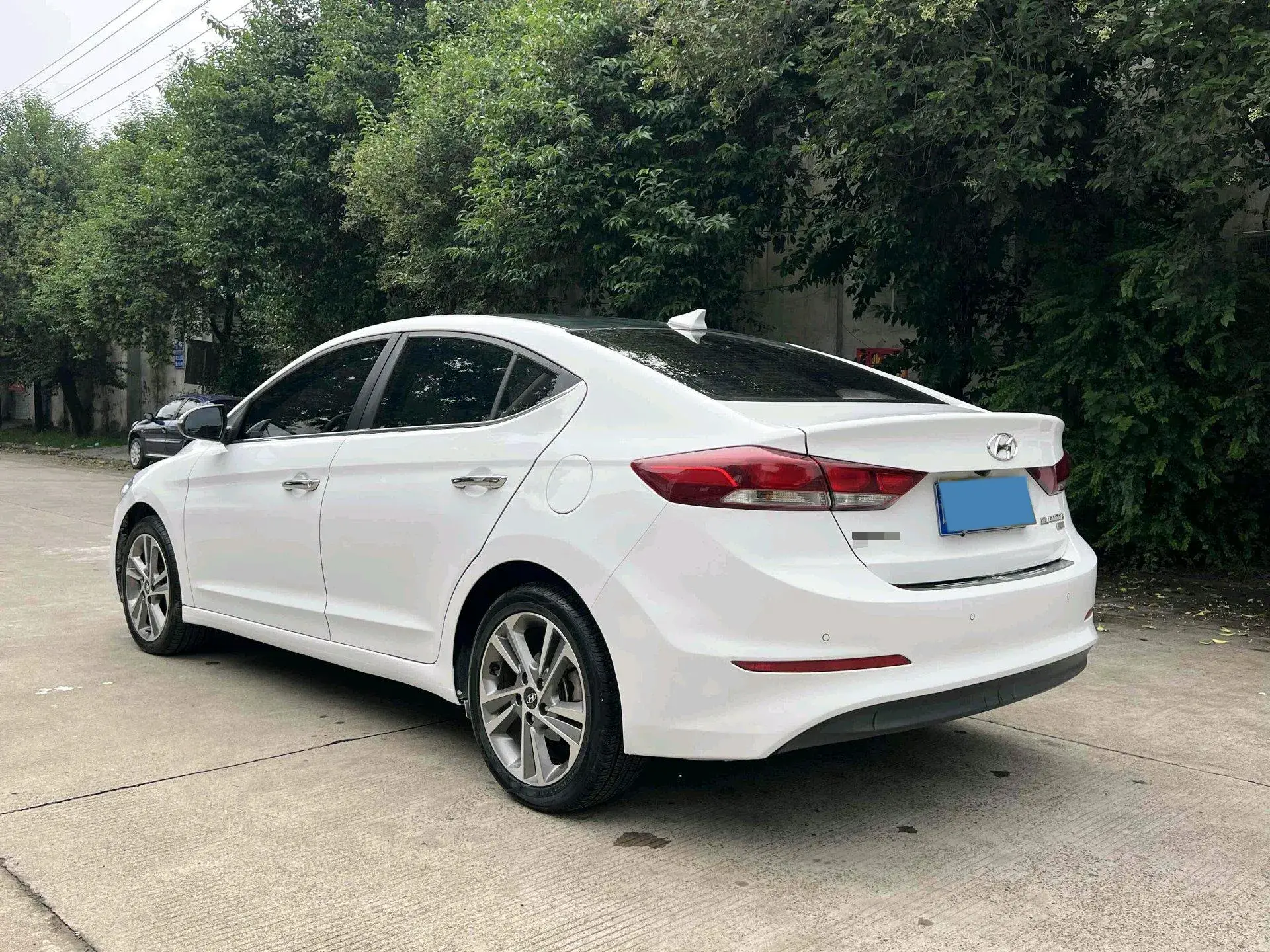 2018 HYUNDAI ELANTRA thumbnail 4