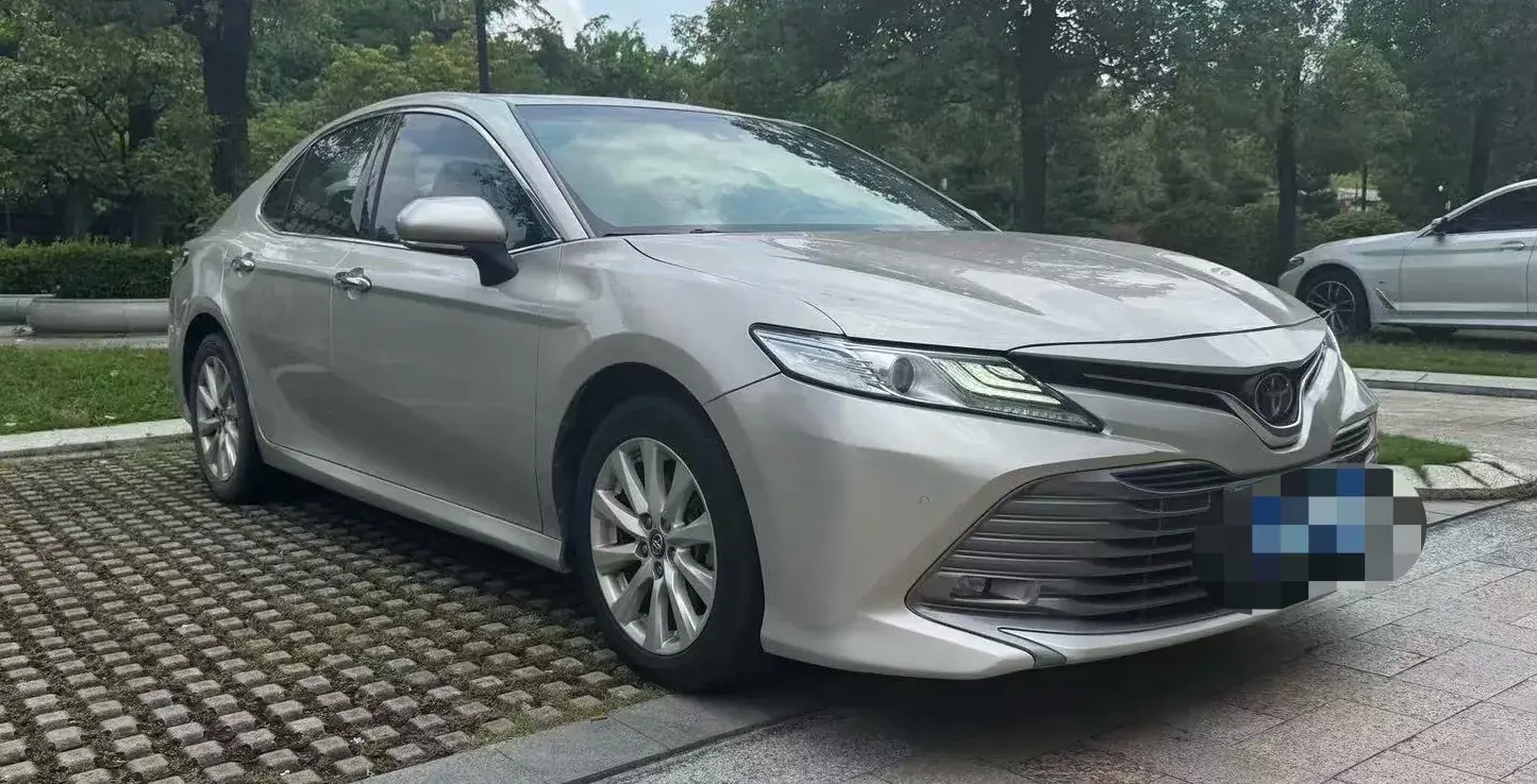 2019 TOYOTA CAMRY thumbnail 3