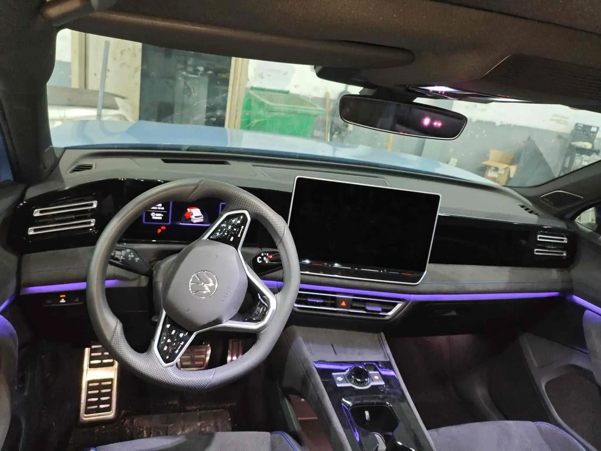 2024 VOLKSWAGEN TIGUAN thumbnail 2