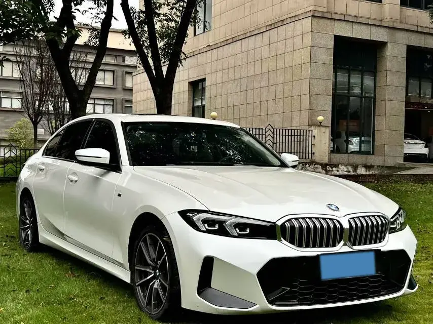 2024 BMW 3 thumbnail 2