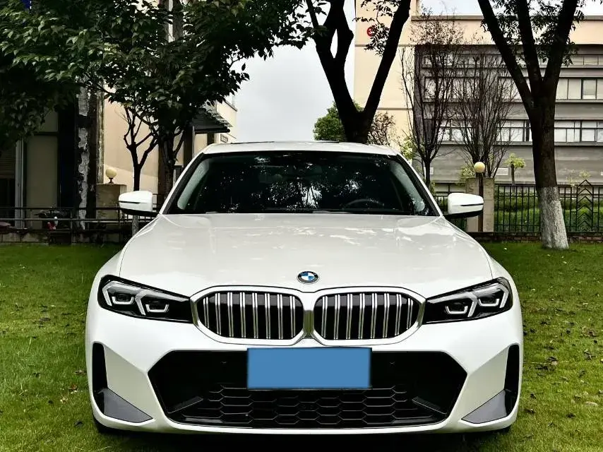 2024 BMW 3 thumbnail 3