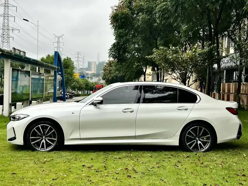 2024 BMW 3 thumbnail 4