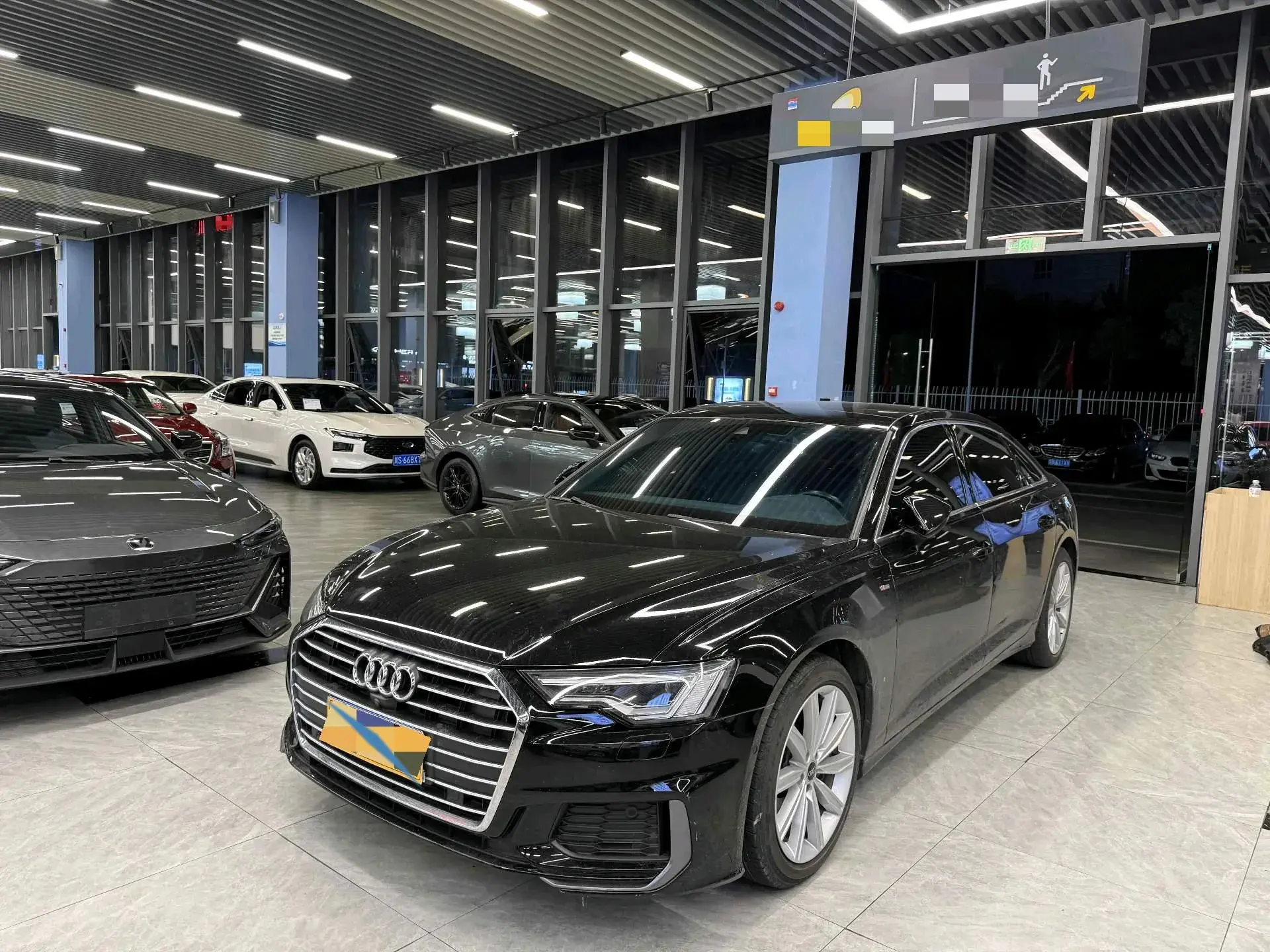 2022 AUDI A6L view 1