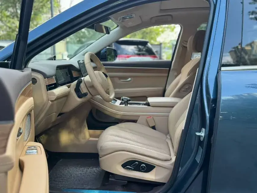 2024 AITO AITO thumbnail 4