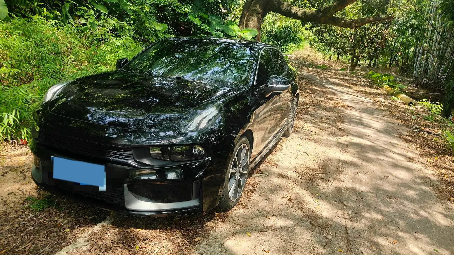 2018 LYNK&CO 03 view 1