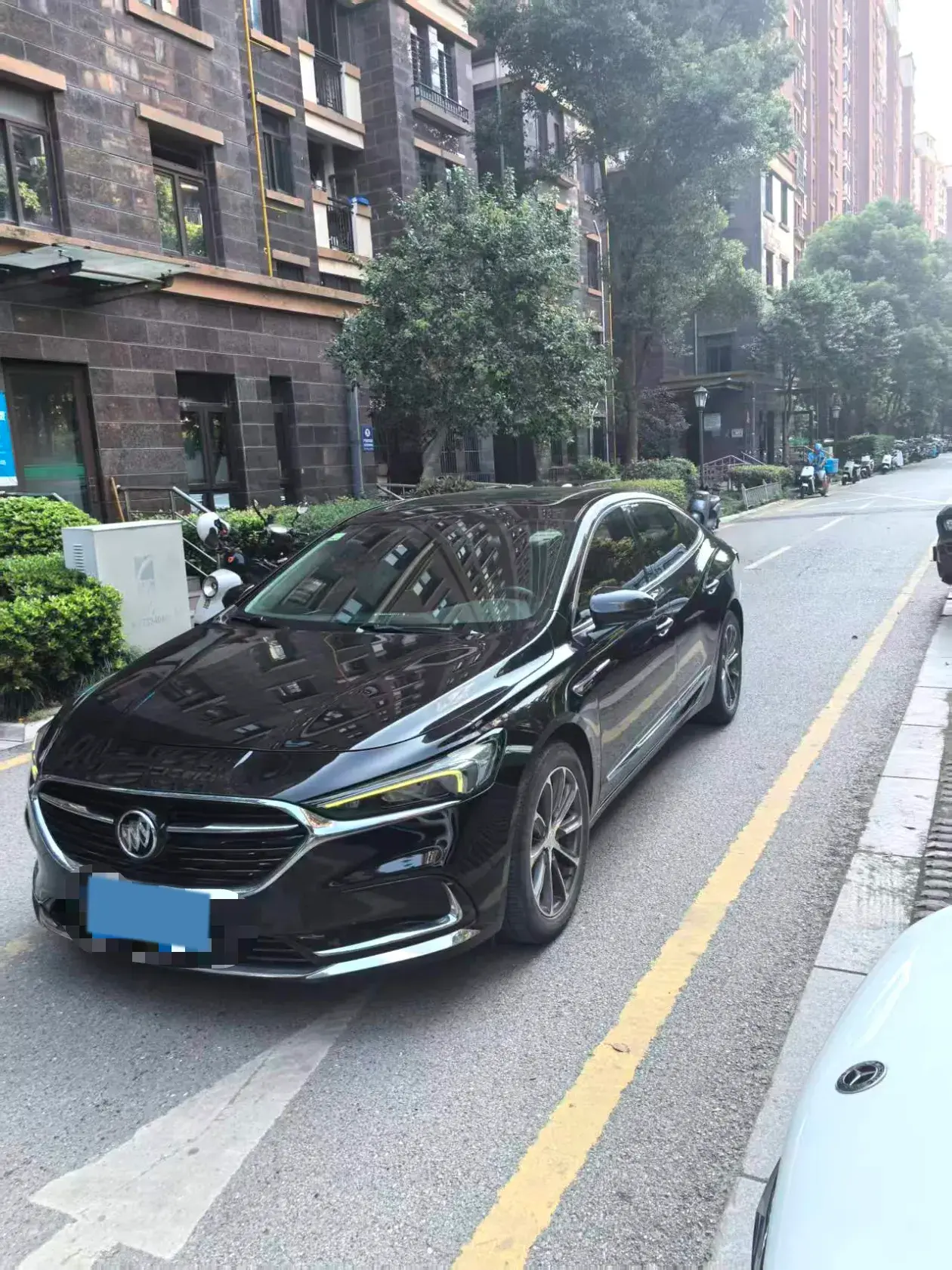 2021 BUICK LARCOSSE view 1