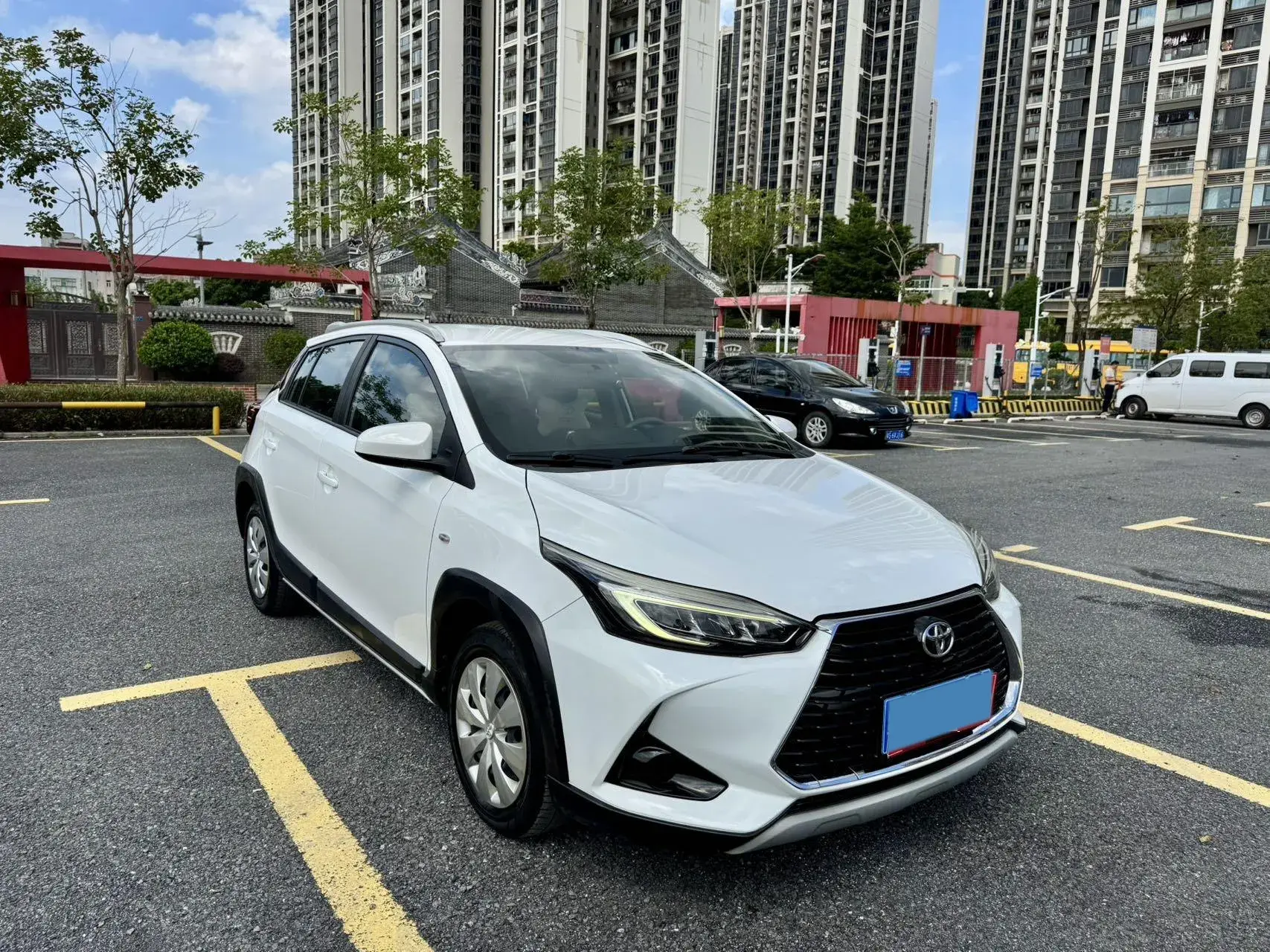 2021 TOYOTA YARIS thumbnail 3