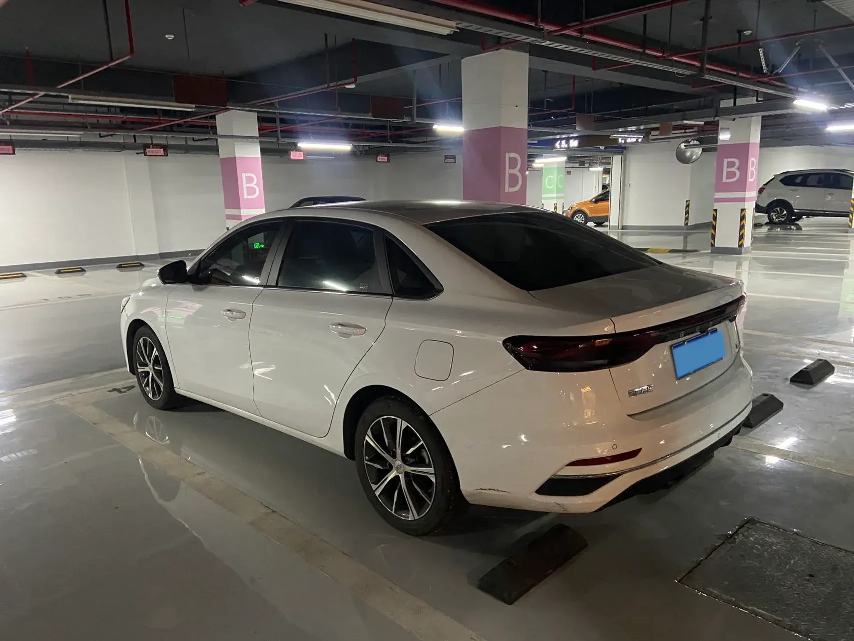2022 GEELY EMGRAND thumbnail 3