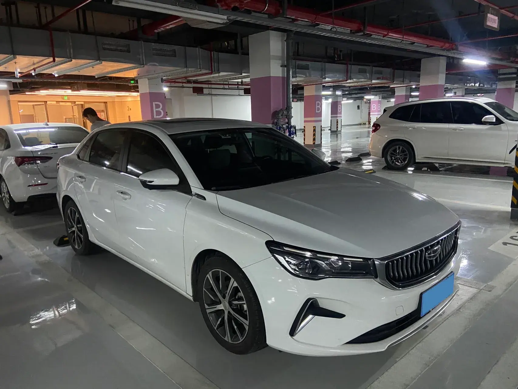 2022 GEELY EMGRAND thumbnail 2